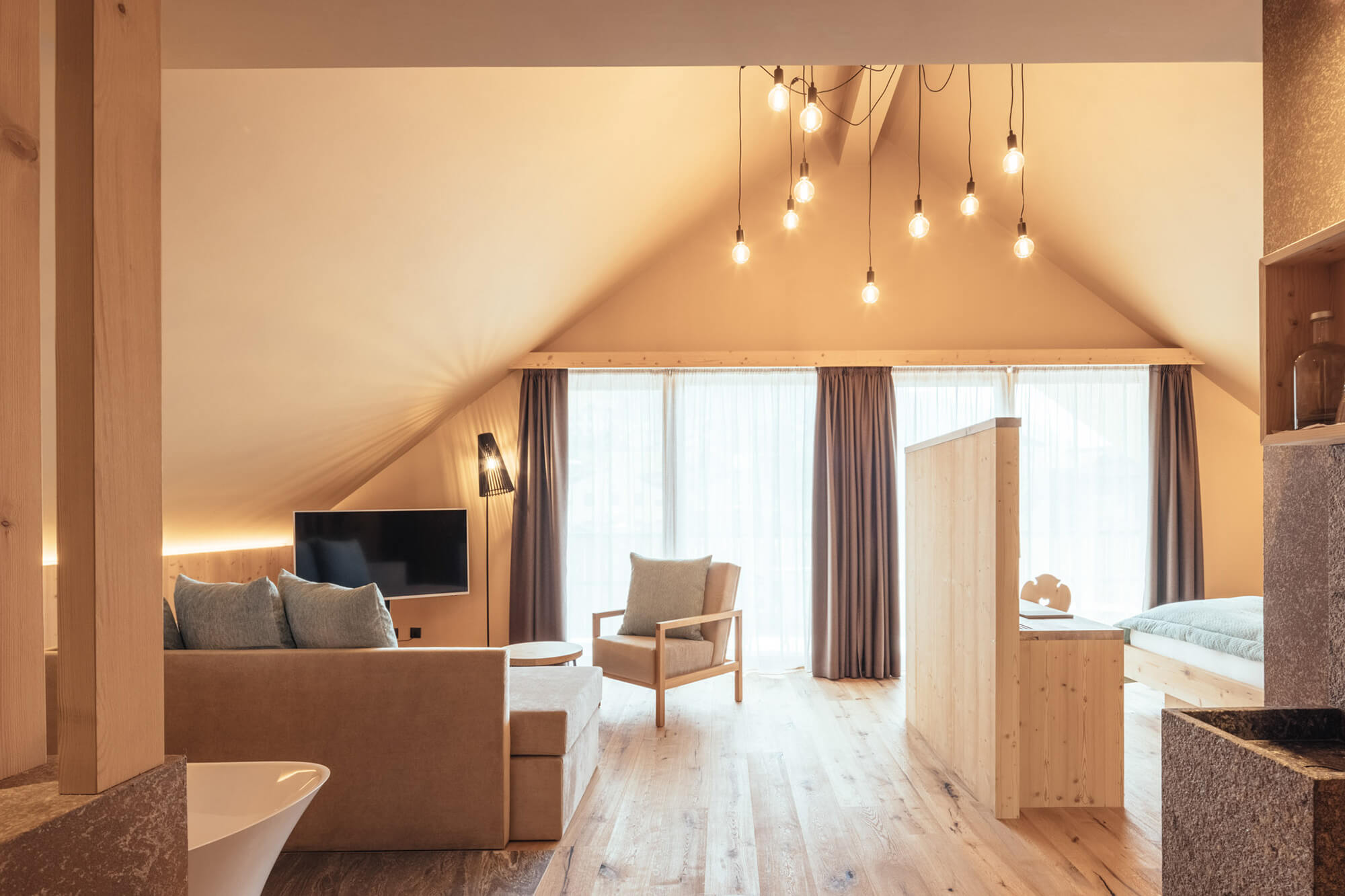 Handgefertigte Naturholzmöbel